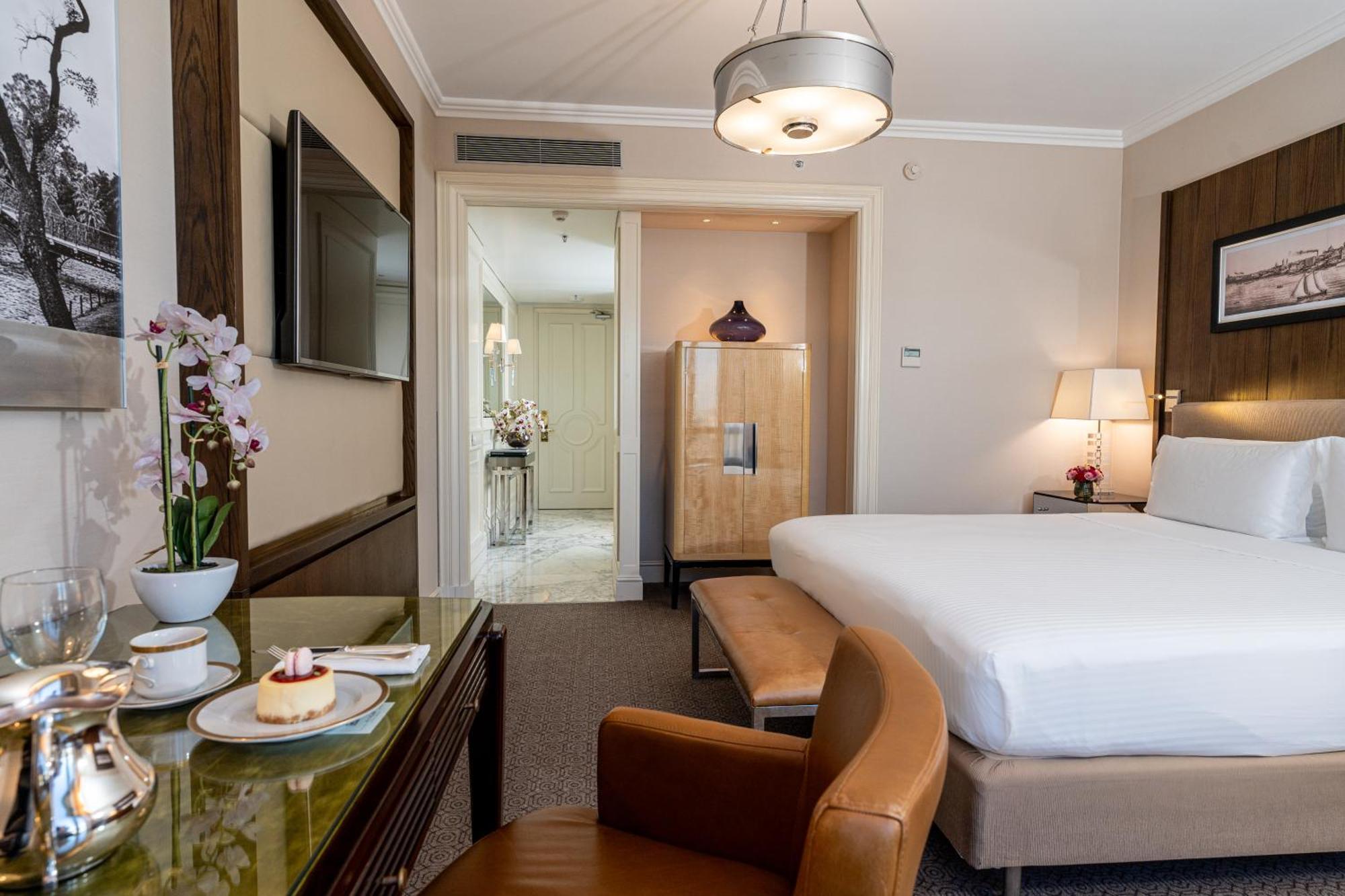 Alvear Icon Hotel Buenos Aires Exterior photo A room at the hotel
