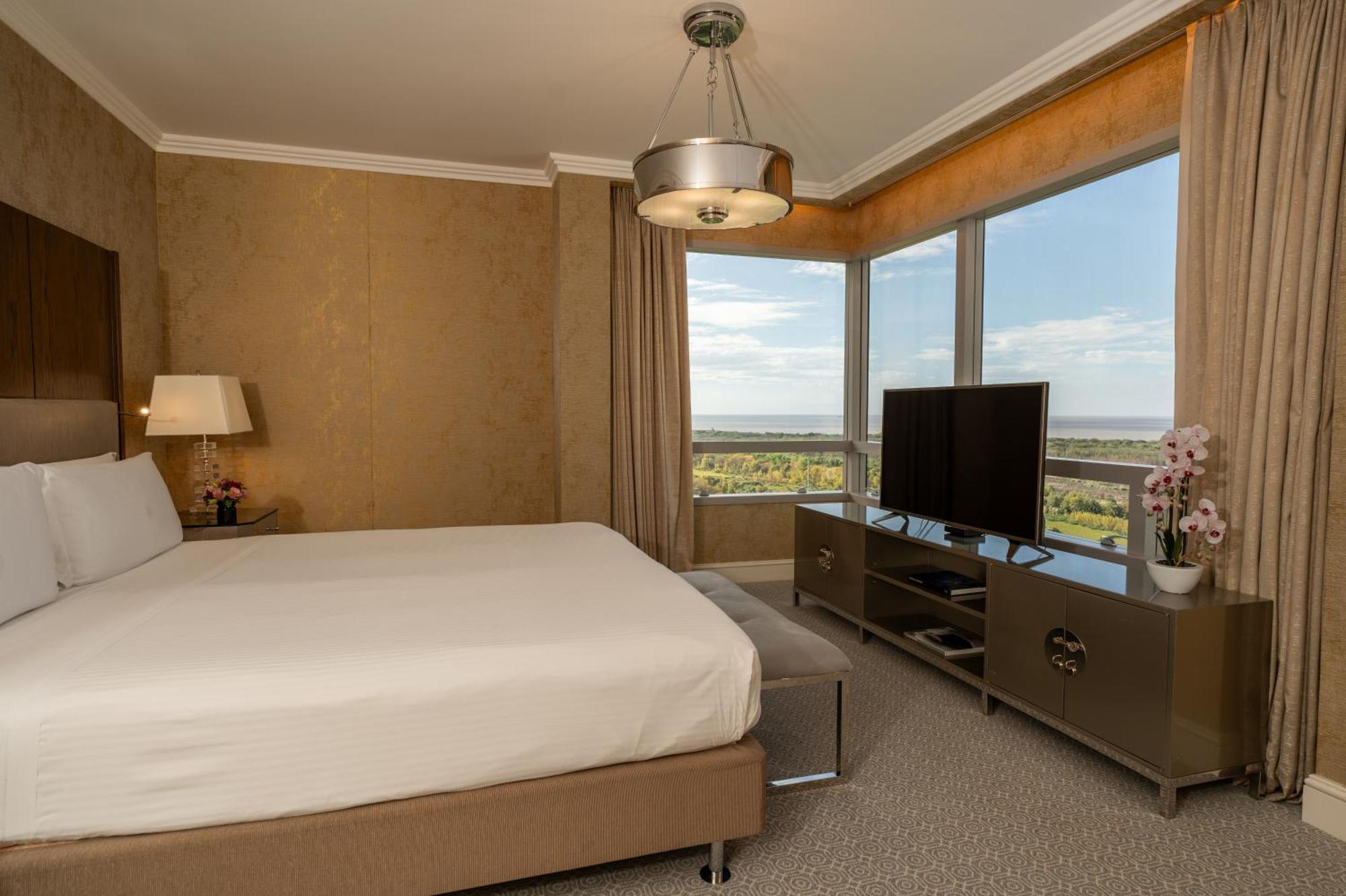Alvear Icon Hotel Buenos Aires Exterior photo A bedroom at the Hilton San Diego Bayfront