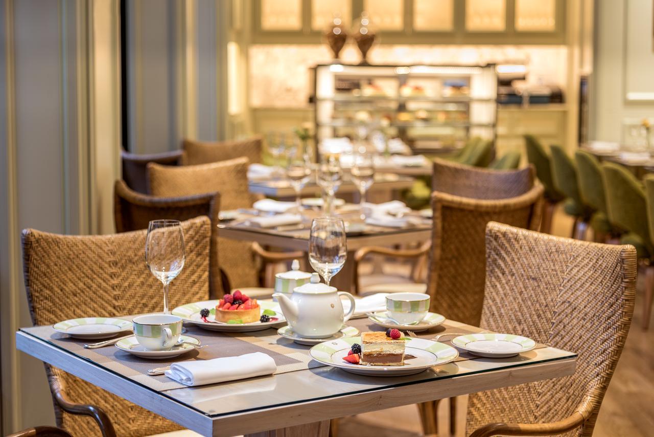 Alvear Icon Hotel Buenos Aires Exterior photo The Lounge at London Heathrow Airport