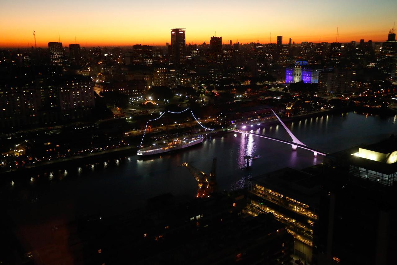 Alvear Icon Hotel Buenos Aires Exterior photo Brisbane CBD at night